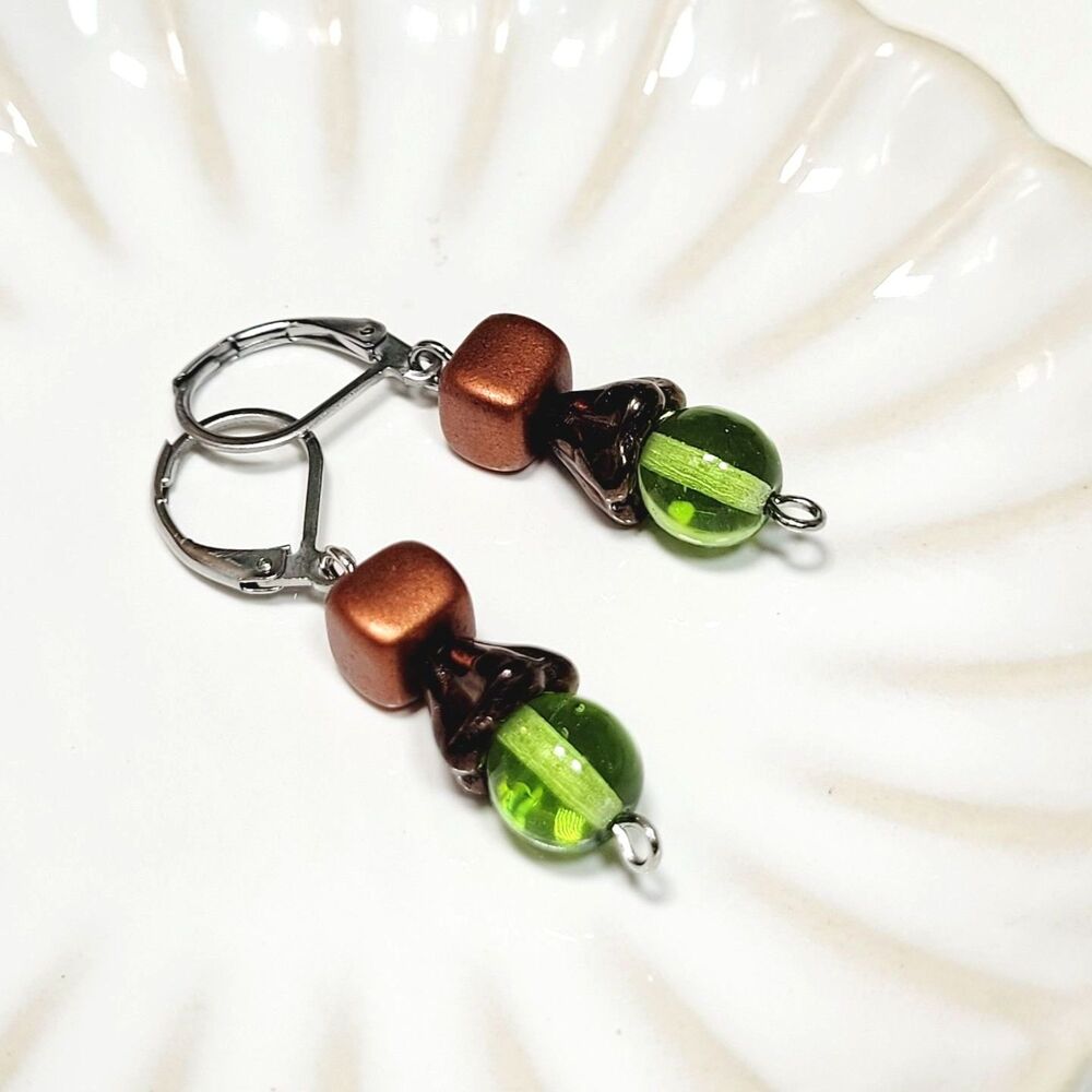 NEW Earrings Petite flower dangle earrings green fairy earrings handm 690gchoc#f
